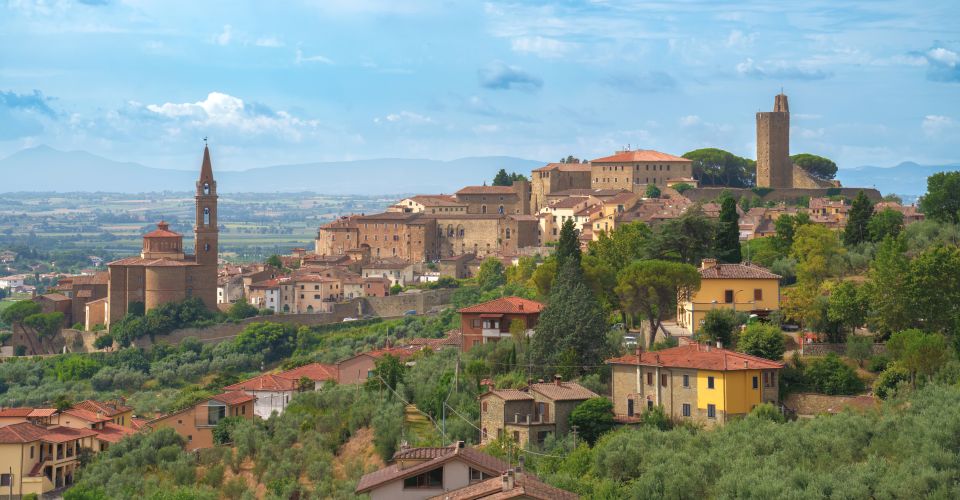 Historische Bauten prägen das Stadtbild von Castiglion Fiorentino in der Provinz Arezzo in der Toskana.