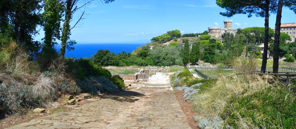 Entlang der Etruskerküste reihen sich National- und Regionalparks, die Meer, Wälder und archäologische Stätten verbinden.