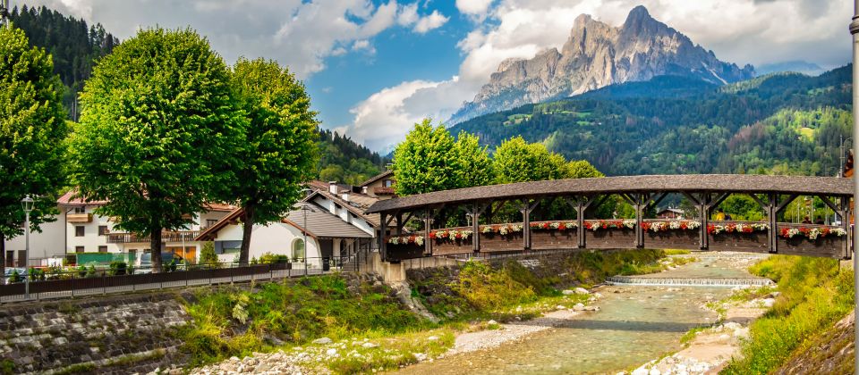 Fiera di Primiero liegt im Herzen des Valle di Primiero und verbindet Markttradition, Geschichte und alpinen Alltag.