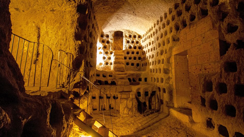 Das Höhlensystem entstand bei den Etruskern, wurde von Römern und im Mittelalter erweitert und diente praktischen Zwecken.