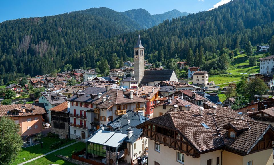 Ossana im Val di Sole vereint mittelalterliche Burg, alpine Natur und ruhiges Dorfleben abseits großer Zentren.