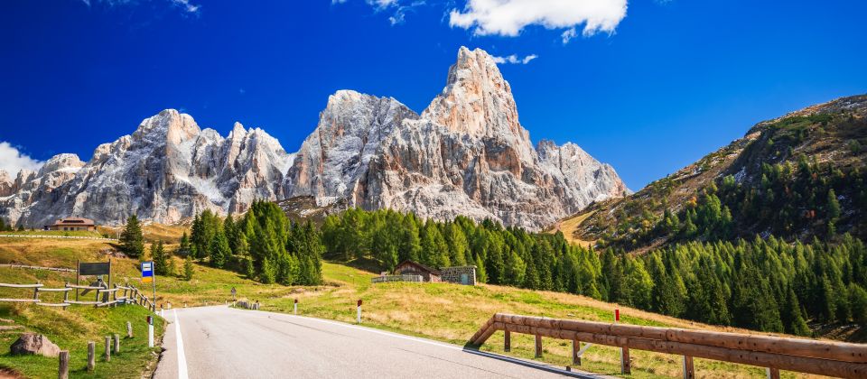 Der Passo Rolle verbindet das Valle di Primiero mit dem Val du Fiemme und öffnet eine eindrucksvolle Hochgebirgslandschaft.