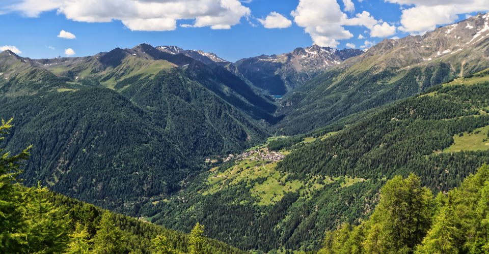 Val di Peio in Trentino: alpine Ruhe, klare Quellen, weite Täler und Bergblicke im Nationalpark Stilfserjoch.