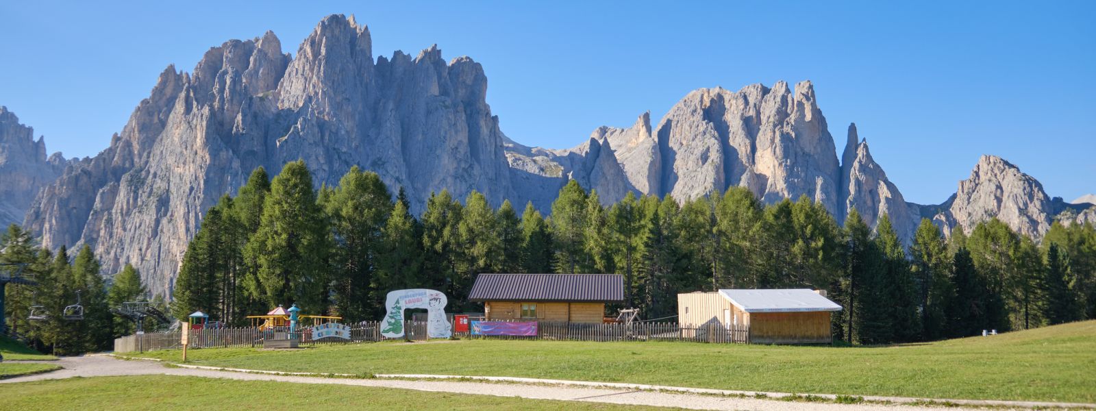Das Val di Fassa ist ein ladinisches Dolomitental im Trentino, bekannt für Berge, Kultur, Sport und Naturerlebnisse pur.