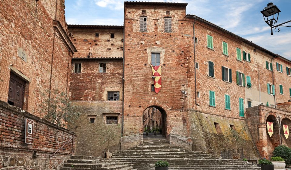 Die Porta della Collegiata in Foiano della Chiana ist ein markantes Stadttor und gilt als Symbol der Geschichte berühmt.