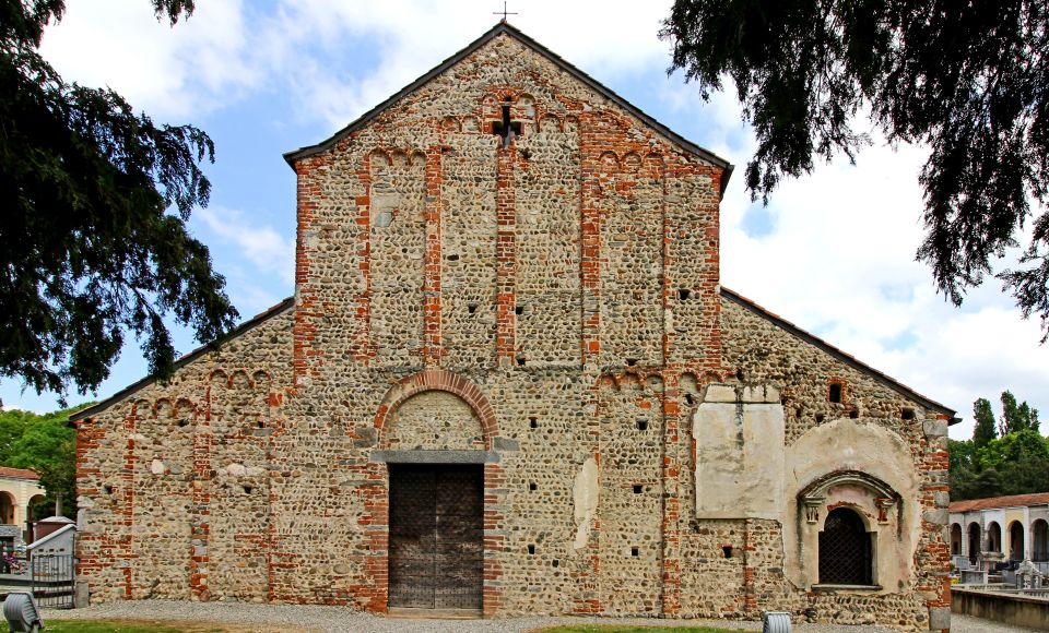 Die Basilica di San Michele prägt Oleggio mit romanischer Architektur und jahrhundertealter Geschichte.