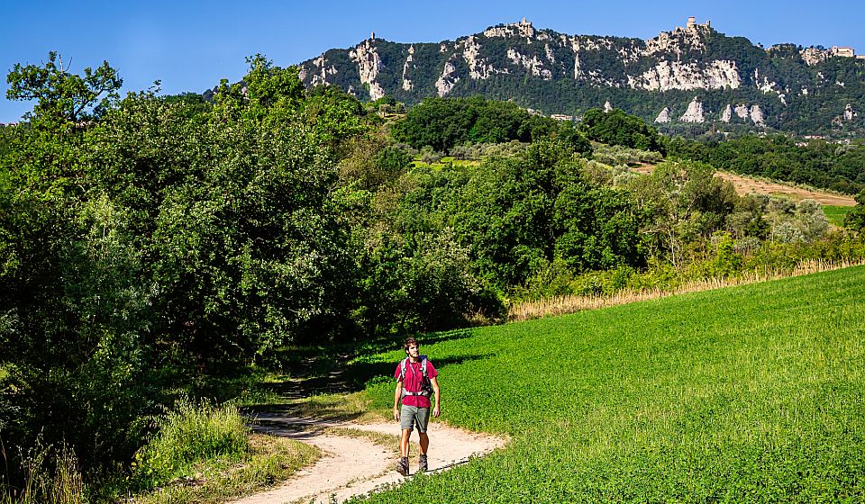 Der neue Cammino del Santo Marino verbindet Landschaft, Legende und die drei Türme von San Marino zu einem Pilgerweg
