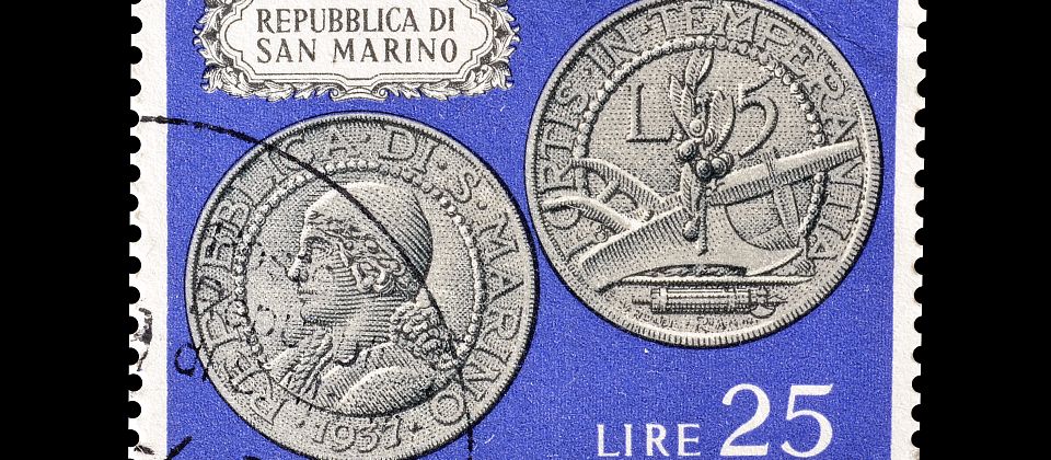Briefmarken und Münzen erzählen in San Marino von Geschichte & Kunst.