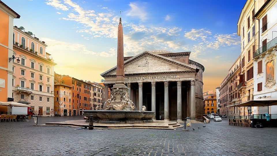 Die Piazza della Rotonda begeistert mit dem mächtigen Pantheon, historischen Fassaden und lebendigem römischem Stadtleben.