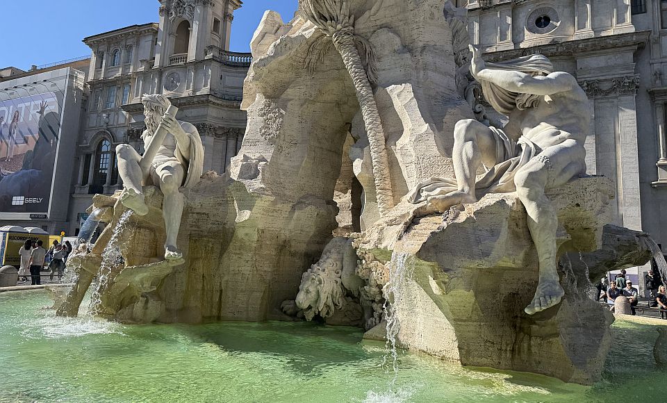 Donau, Nil, Ganges und Río de la Plata stehen symbolisch für vier Erdteile und machen den Brunnen zu einem Meisterwerk.