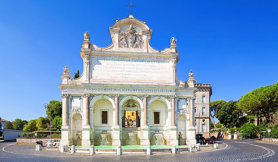 Der von den Römern „Il Fontanone“ genannte Brunnen gehört zu den imposantesten historischen Wasserbauwerken der Ewigen Stadt.