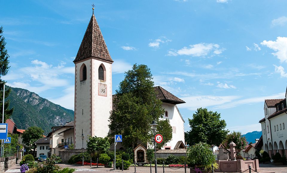 Gargazon begeistert mit ländlichem Charme, dem Naturbad, schönen Wanderwegen und einer faszinierenden Orchideenwelt.