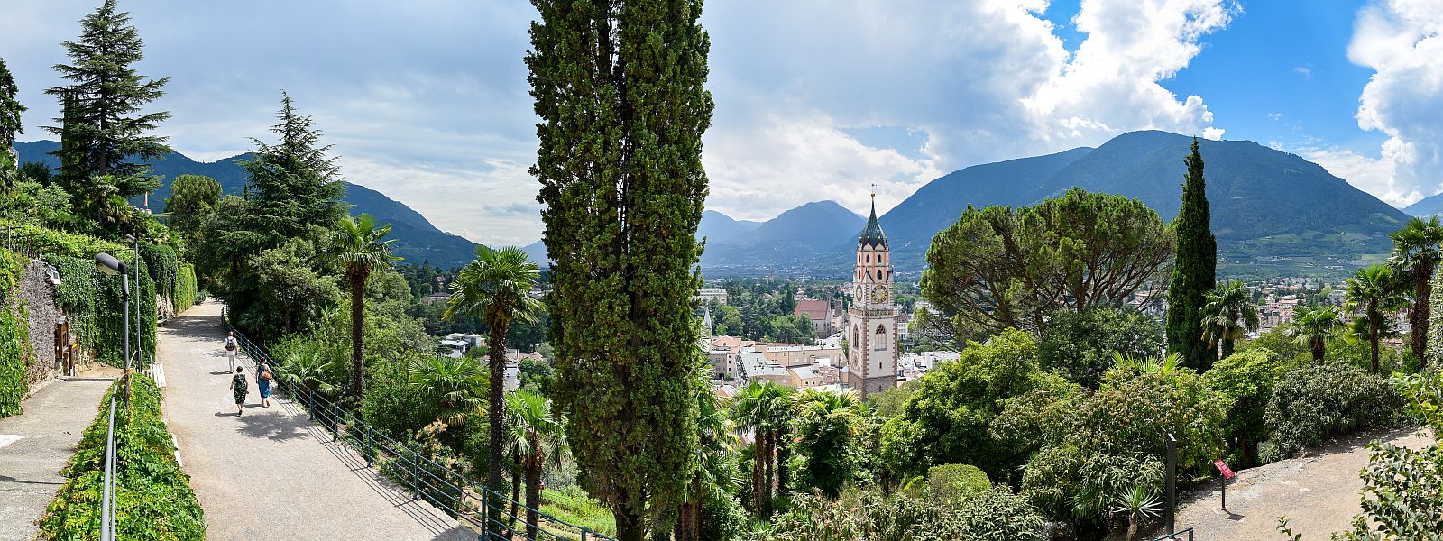 Meran verbindet mediterrane Leichtigkeit mit alpiner Eleganz und gehört zu den vielseitigsten und schönsten Städten Südtirols.