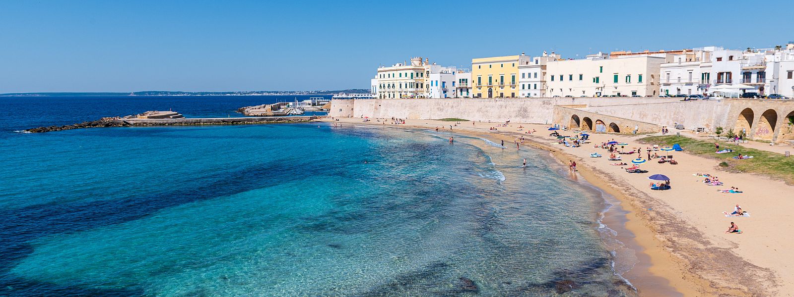 Die Provinz Lecce bildet den südlichsten Teil Apuliens und begeistert mit Barockstädten, Traumstränden und alten Olivenhainen.