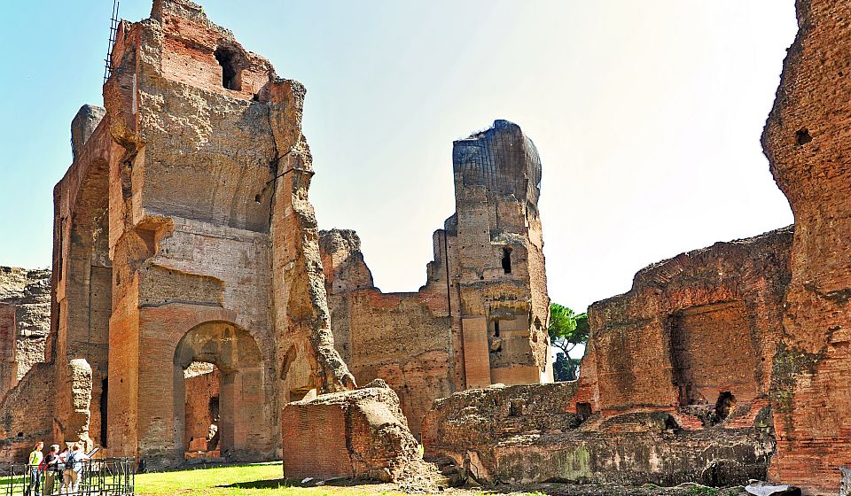 Die mächtigen Ruinen der Terme di Caracalla lassen noch heute die gewaltigen Dimensionen der römischen Badeanlage erahnen.