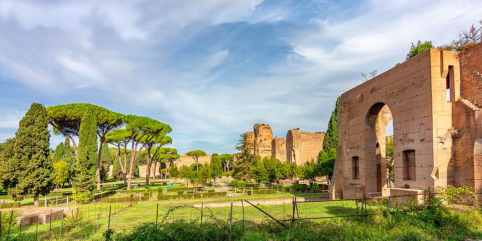 Einst badeten hier Tausende Römer: Die Terme di Caracalla waren ein monumentaler Treffpunkt für Erholung und Gesellschaft.