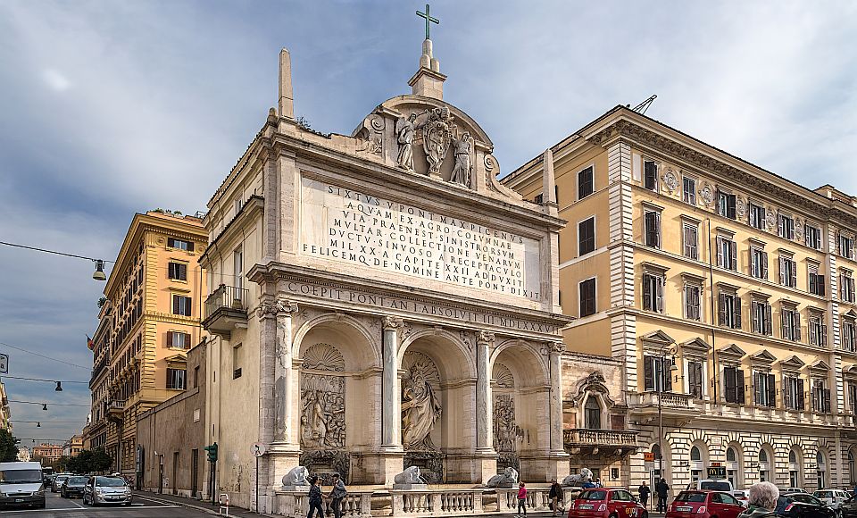 Als Endpunkt der Acqua Felice entstand die Fontana del Mosè im 16. Jahrhundert und wurde zum Vorbild späterer Schaubrunnen.