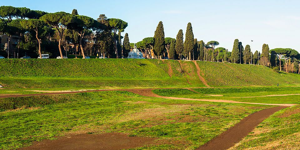 Über Jahrhunderte war der Circus Maximus ein wichtiger Treffpunkt für Spiele, Wettkämpfe und öffentliche Ereignisse in Rom.