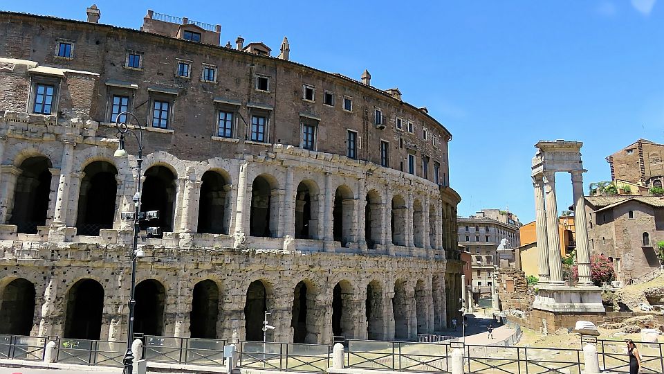 Die mächtigen Arkaden des Teatro di Marcello erinnern an die große Bedeutung des Theaters für die Unterhaltung im antiken Rom.