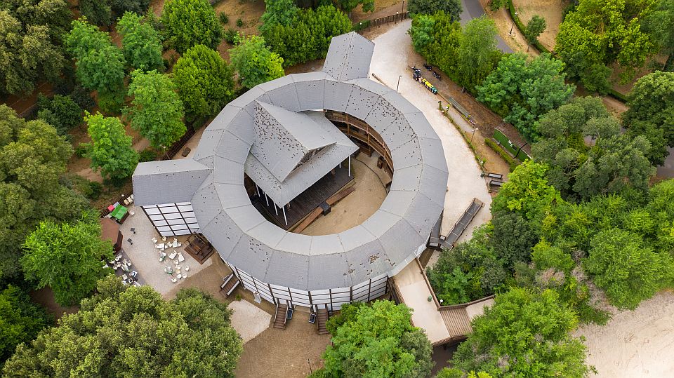 Das Globe Theatre in der Villa Borghese bringt Shakespeare unter freiem Himmel auf die Bühne und begeistert mit besonderem Flair.