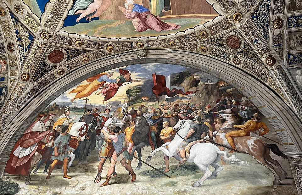 Die Stanza di Eliodoro erzählt in dramatischen Fresken von göttlichem Schutz, Glauben und der Verteidigung der Kirche.