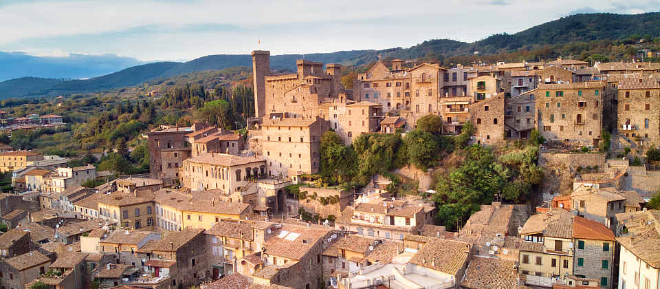 Bolsena am gleichnamigen Vulkansee birgt mittelalterliche Geschichte, religiöse Tradition und außergewöhnliche Landschaft.
