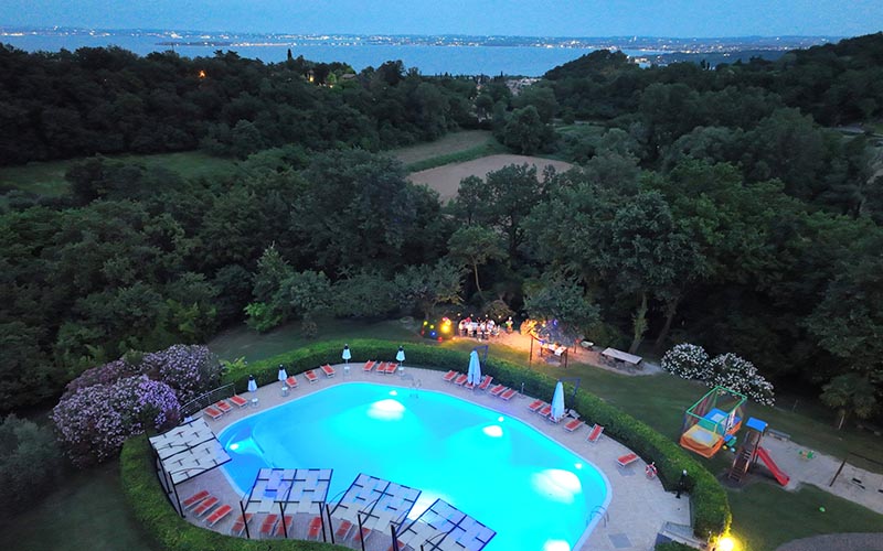 Agriturismo Garda Hill Pool bei Nacht Agriturismo Garda Hill | Natururlaub nahe dem Gardasee