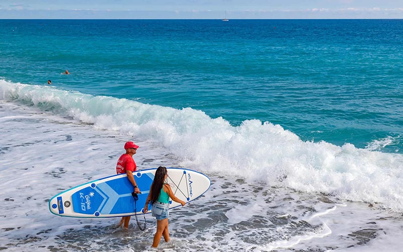 EurocampingCalvisio - Surfen am Strand EurocampingCalvisio - Surfen am Strand